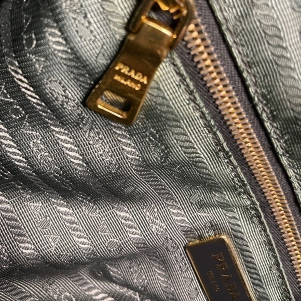 RARE Excellent condition. AUTHENTIC Prada Tessuto Vela Tote.Color: Olive - Picture 11 of 13